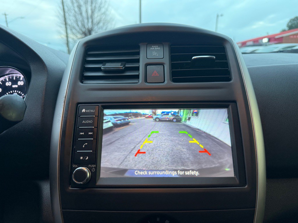 2019 Nissan Versa Image 12