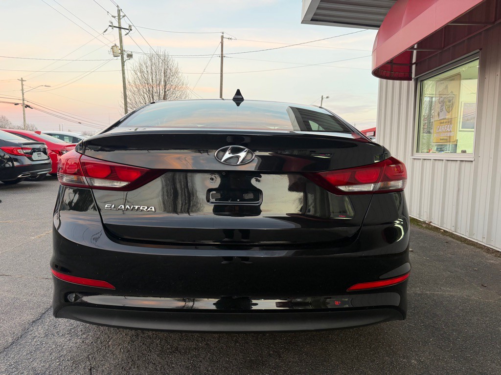 2017 Hyundai Elantra Image 5