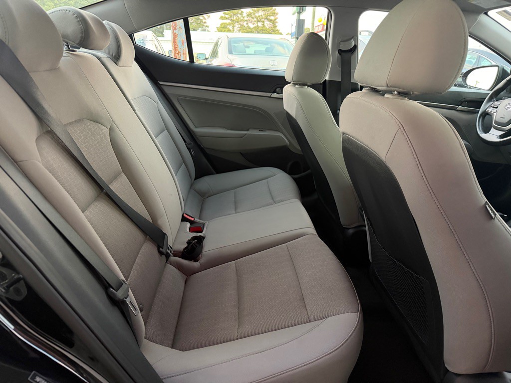 2017 Hyundai Elantra Image 7