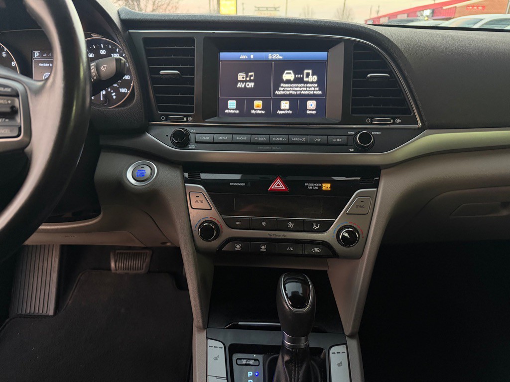 2017 Hyundai Elantra Image 12