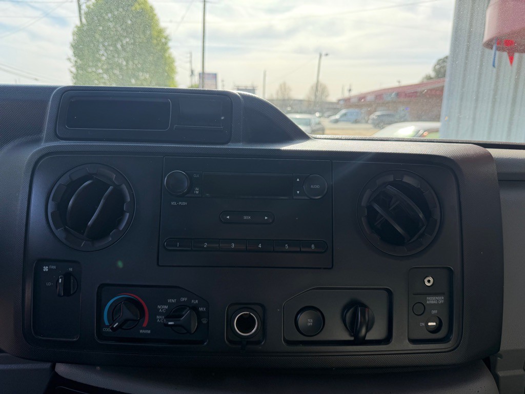 2014 Ford Econoline Image 11