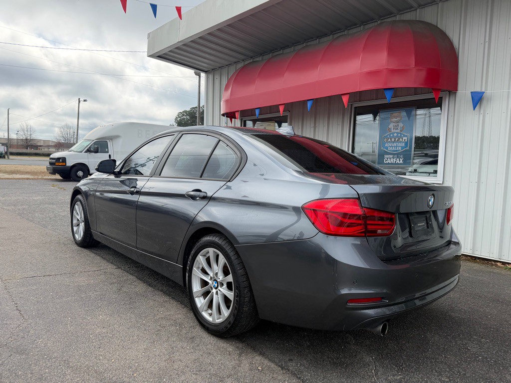 2017 BMW 3 Series Image 5