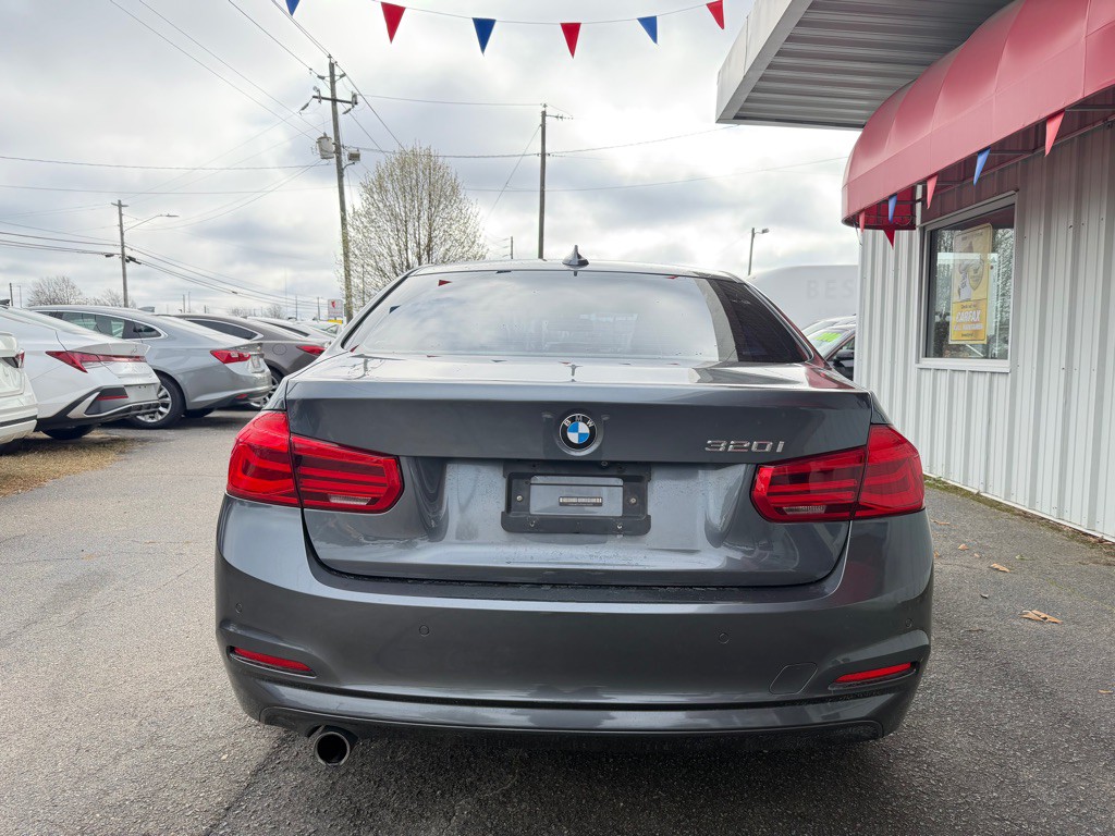 2017 BMW 3 Series Image 6