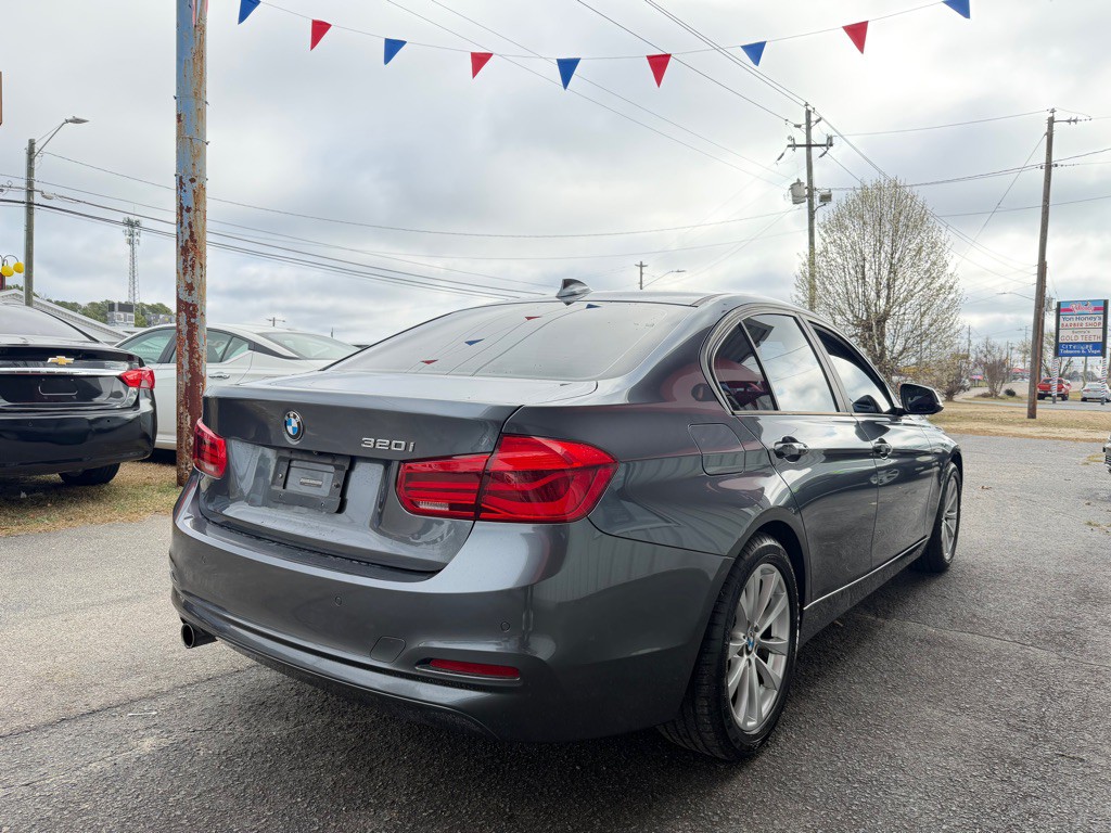 2017 BMW 3 Series Image 7