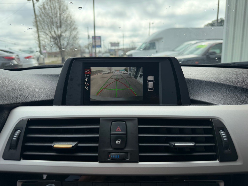 2017 BMW 3 Series Image 13