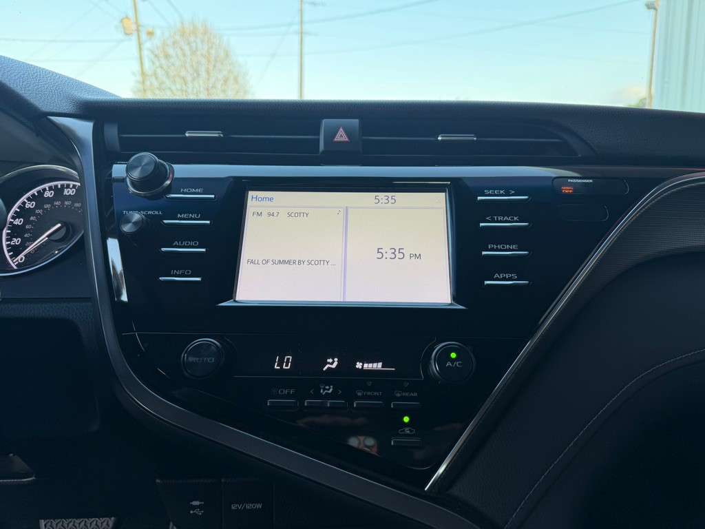 2018 Toyota Camry Image 11