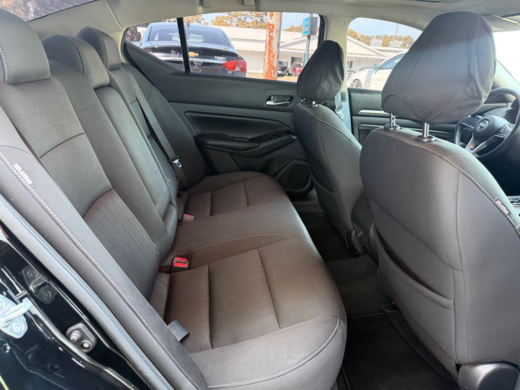 2021 Nissan Altima Image 8