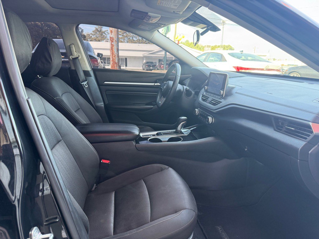 2021 Nissan Altima Image 9