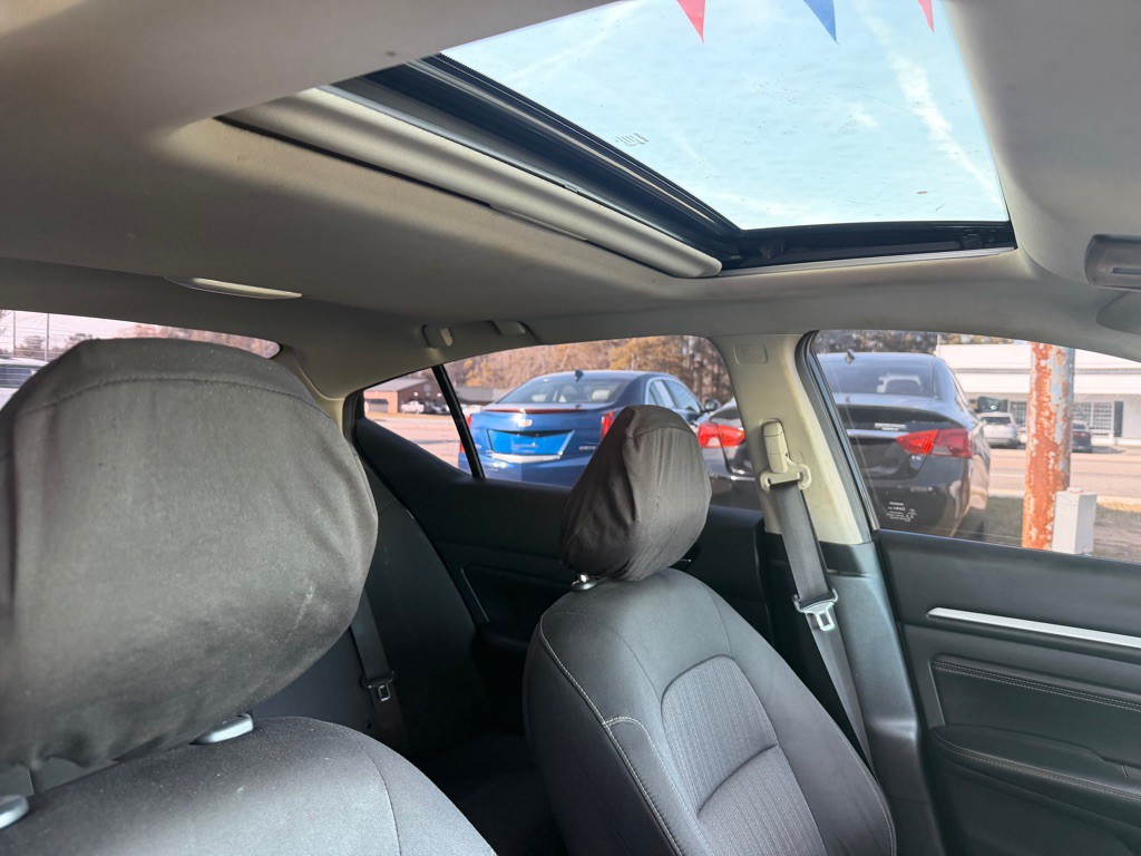 2021 Nissan Altima Image 10