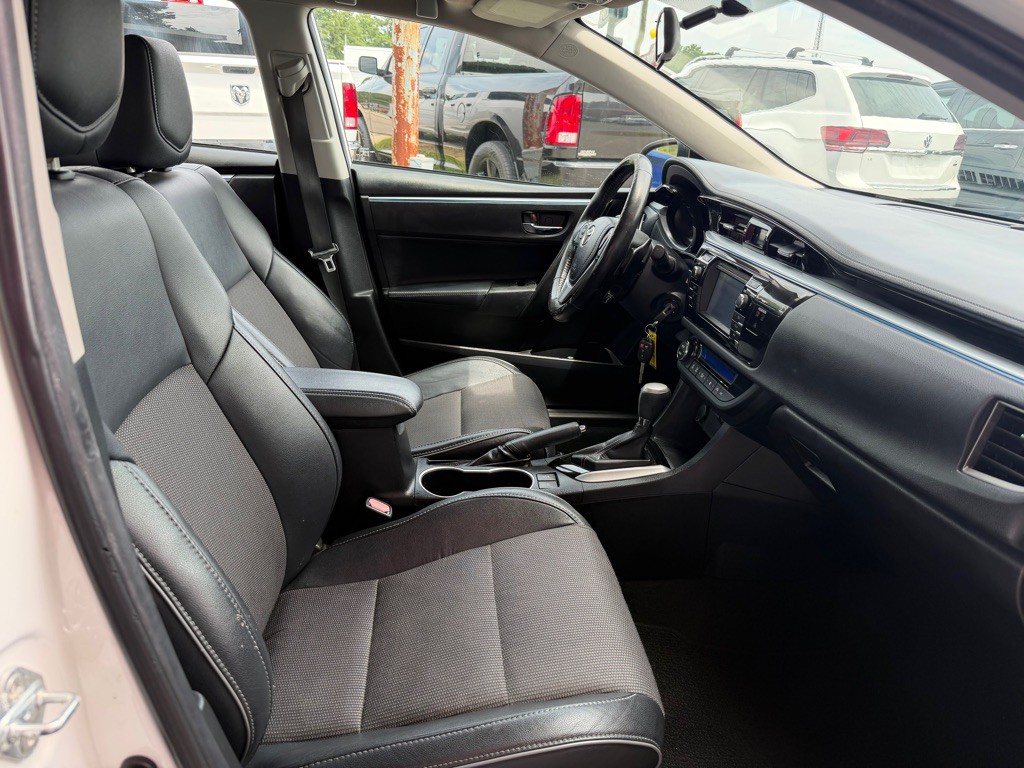 2015 Toyota Corolla Image 9