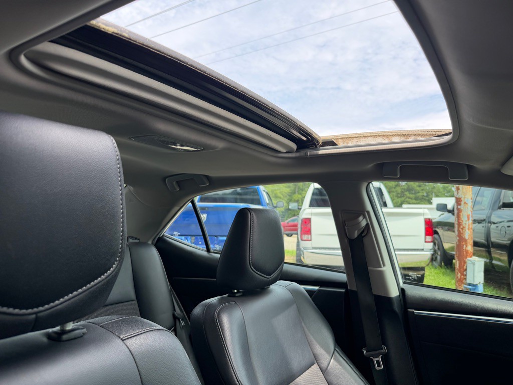 2015 Toyota Corolla Image 11