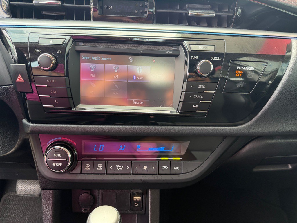 2015 Toyota Corolla Image 12