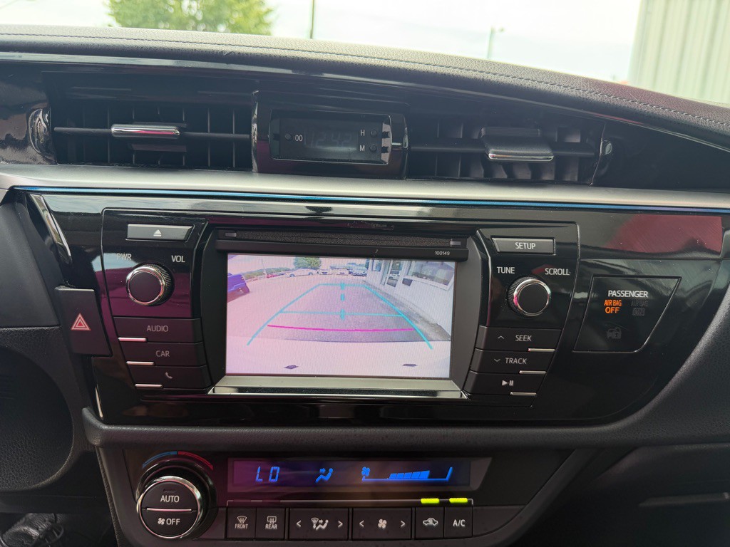 2015 Toyota Corolla Image 13