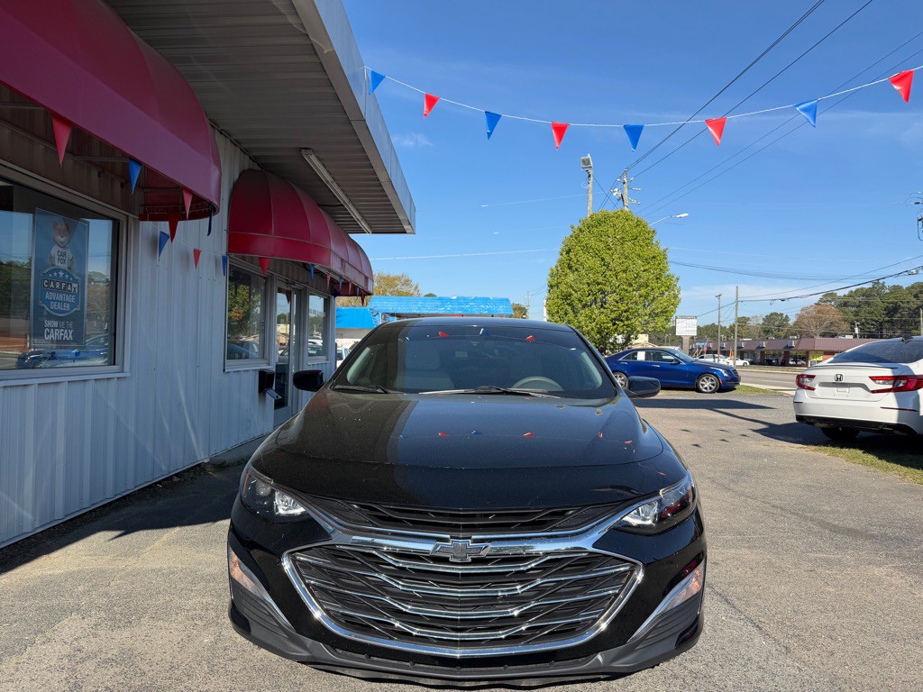 2021 Chevrolet Malibu Image 2