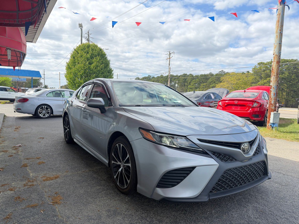 2019 Toyota Camry Image 3