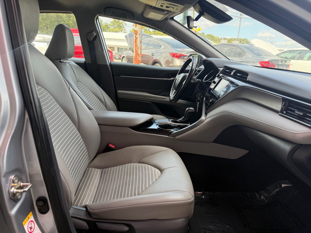 2019 Toyota Camry Image 9