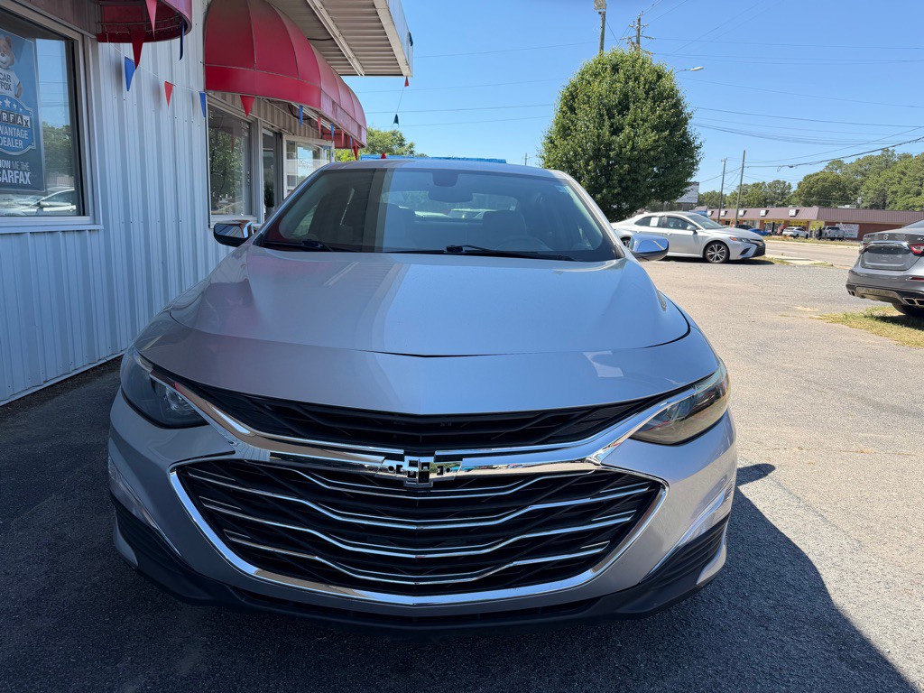 2020 Chevrolet Malibu Image 2