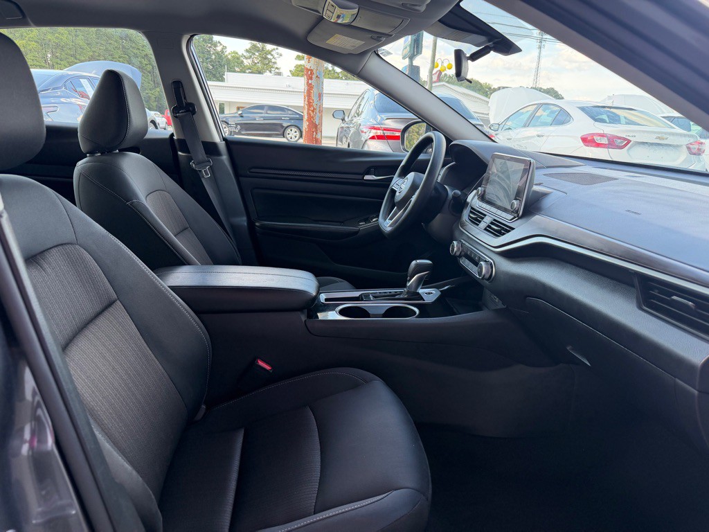 2024 Nissan Altima Image 10