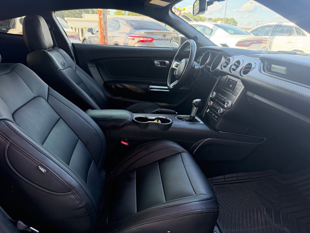 2019 Ford Mustang Image 9