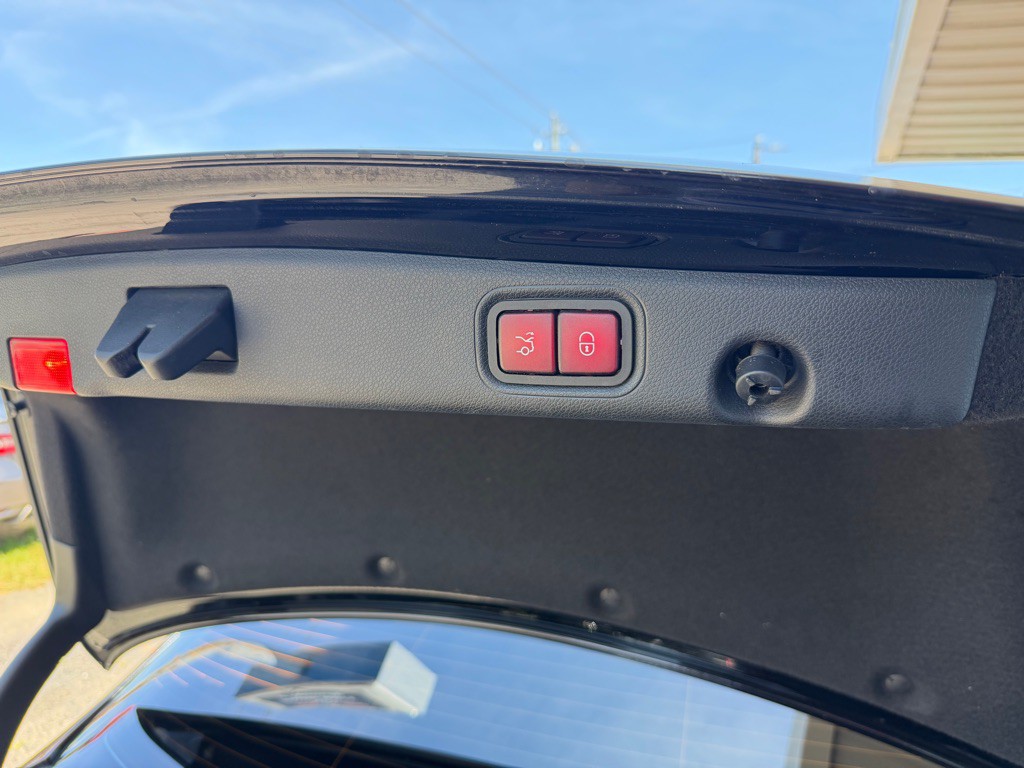 2019 Mercedes-Benz E-Class Image 9