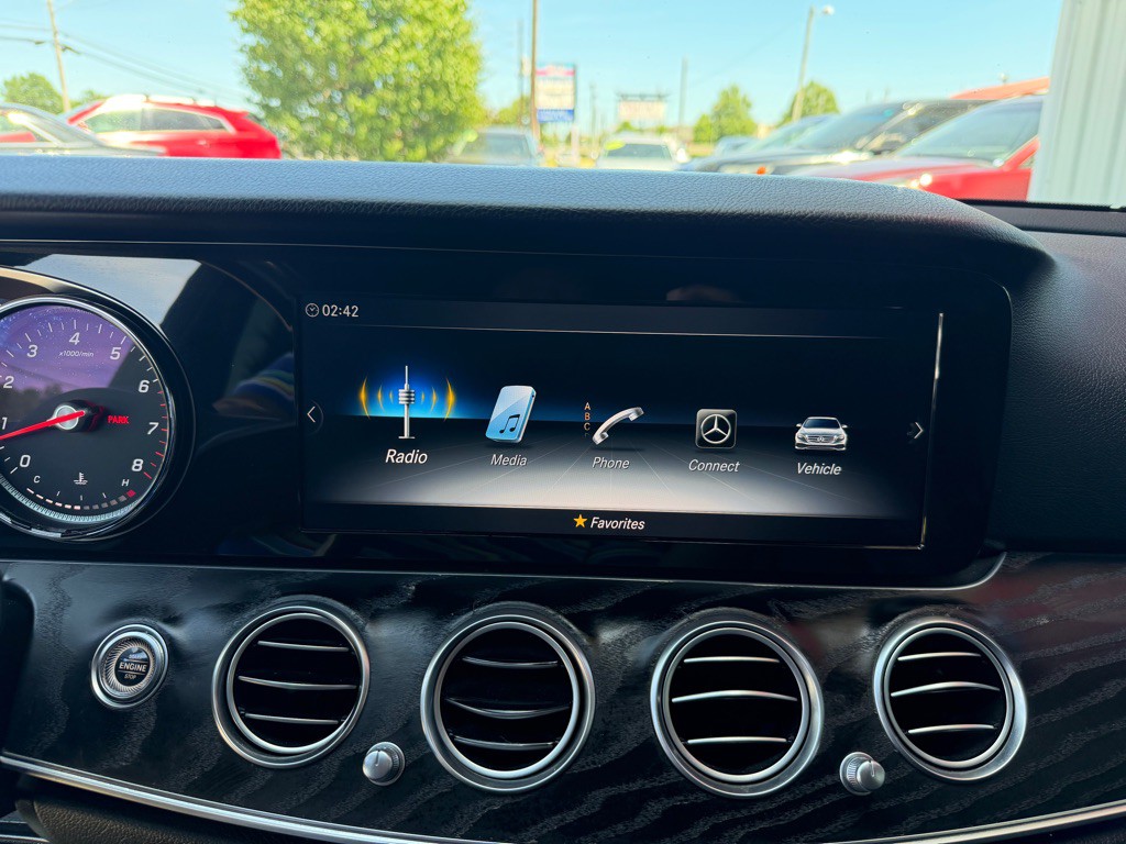 2019 Mercedes-Benz E-Class Image 21