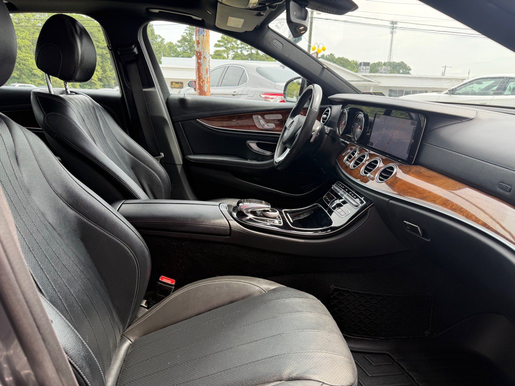 2017 Mercedes-Benz E-Class Image 10
