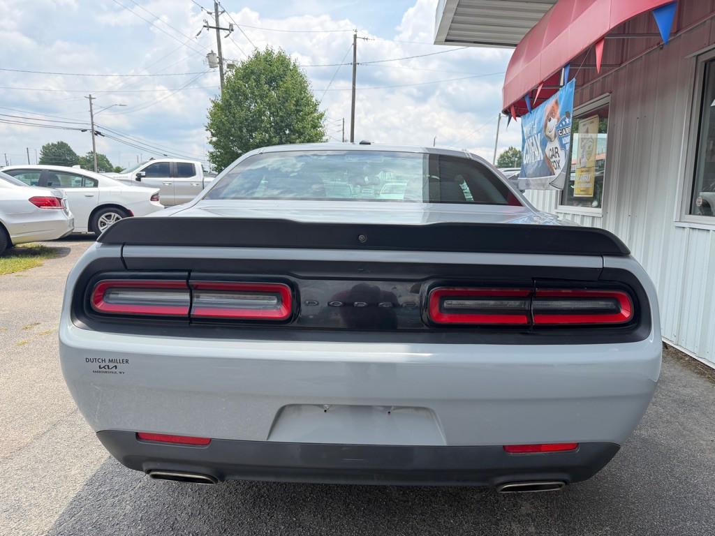 2022 Dodge Challenger Image 6