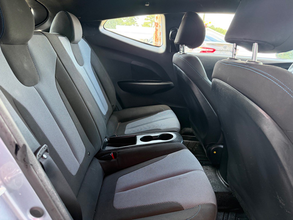 2019 Hyundai Veloster Image 9