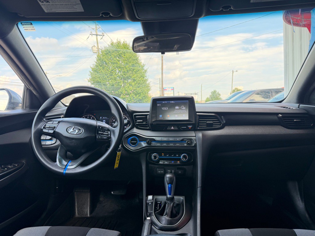 2019 Hyundai Veloster Image 10