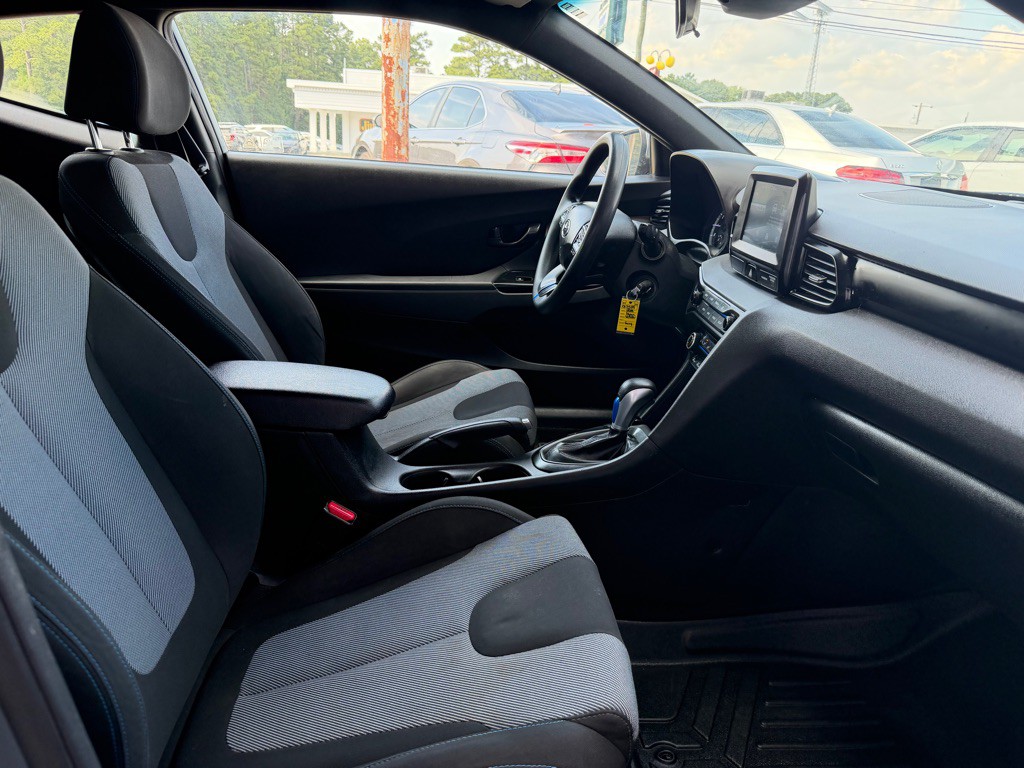2019 Hyundai Veloster Image 11