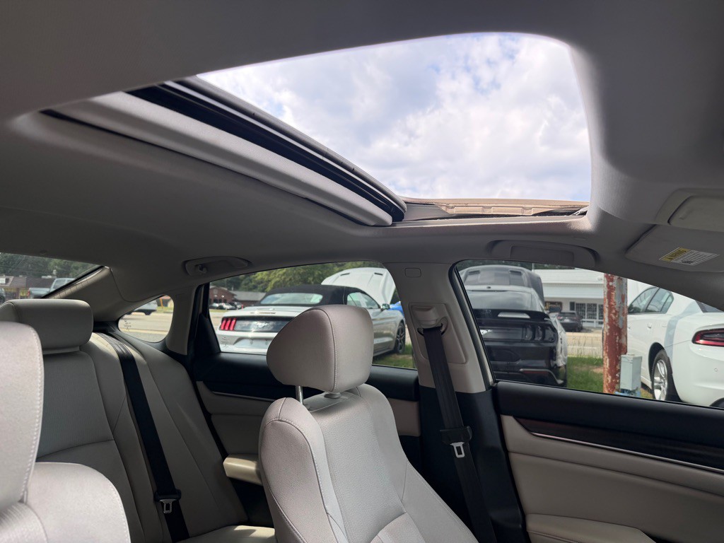 2018 Honda Accord Image 11