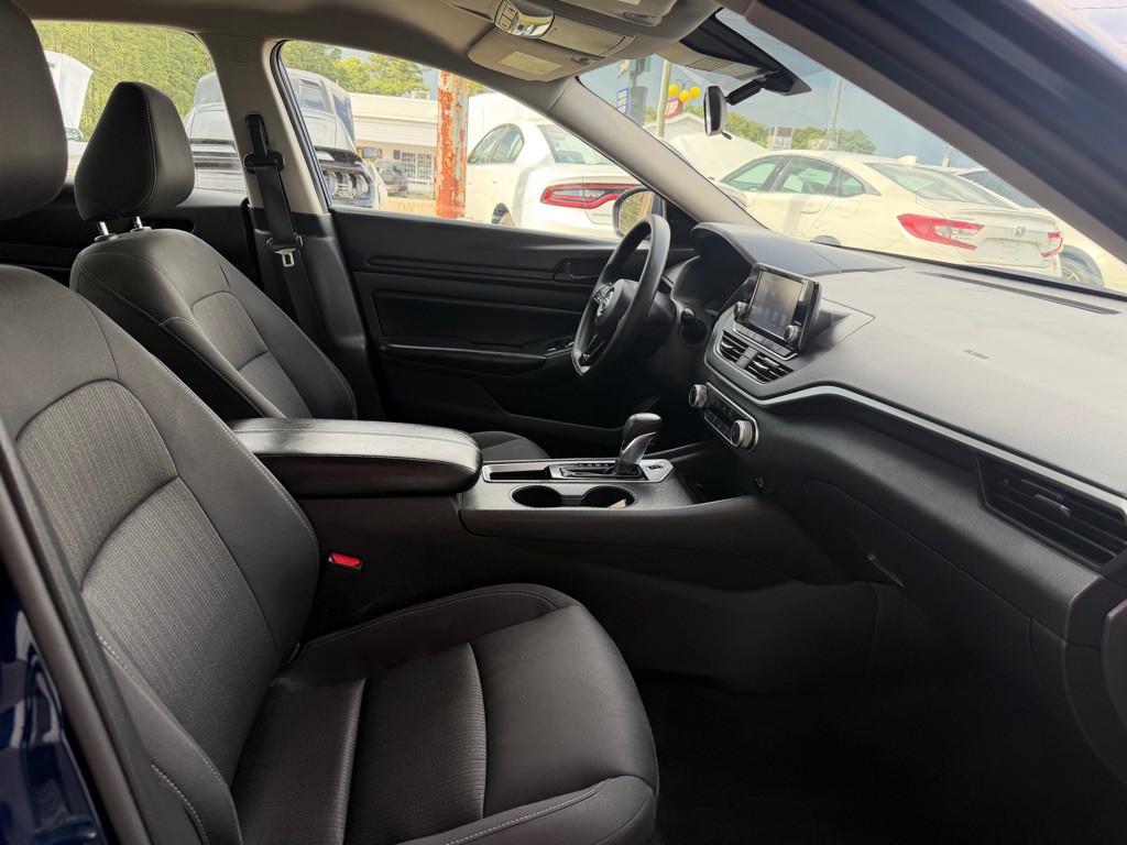 2023 Nissan Altima Image 9