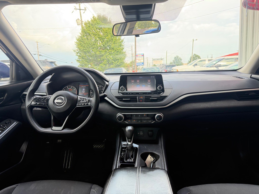 2023 Nissan Altima Image 10