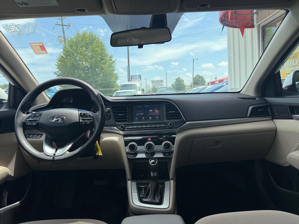 2019 Hyundai Elantra Image 8