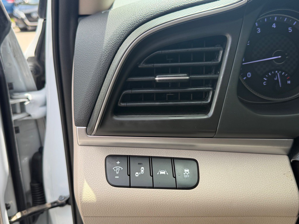 2019 Hyundai Elantra Image 10