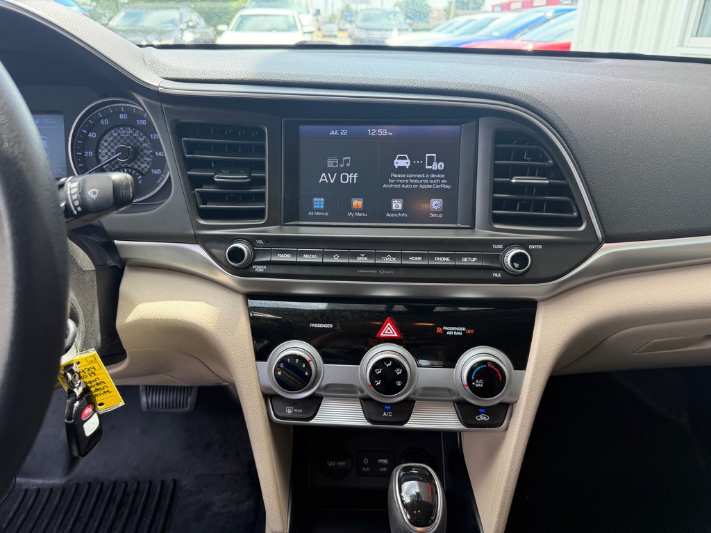 2019 Hyundai Elantra Image 11