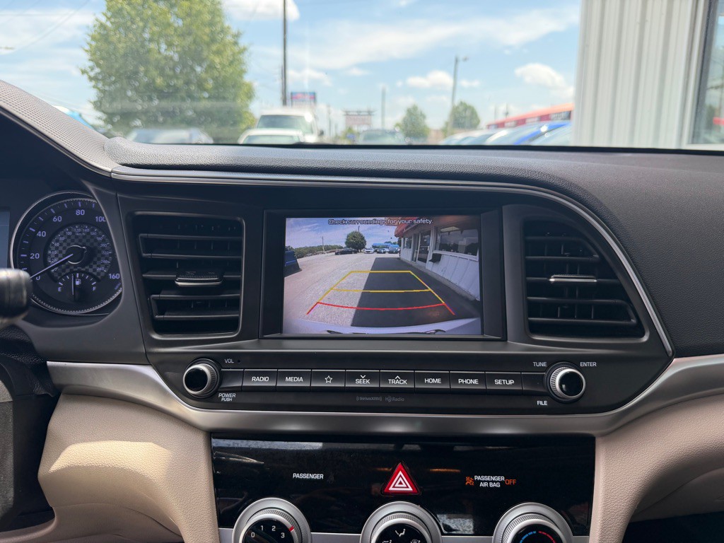 2019 Hyundai Elantra Image 12