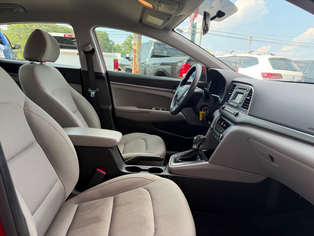 2017 Hyundai Elantra Image 9