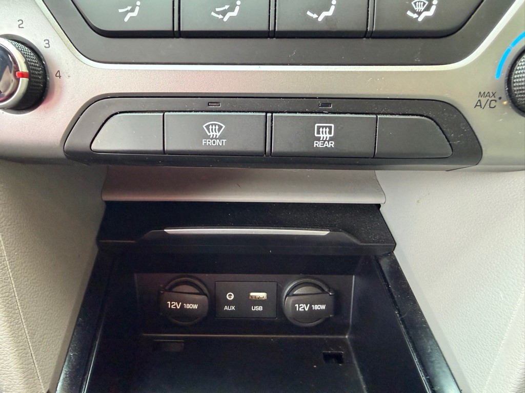 2017 Hyundai Elantra Image 11