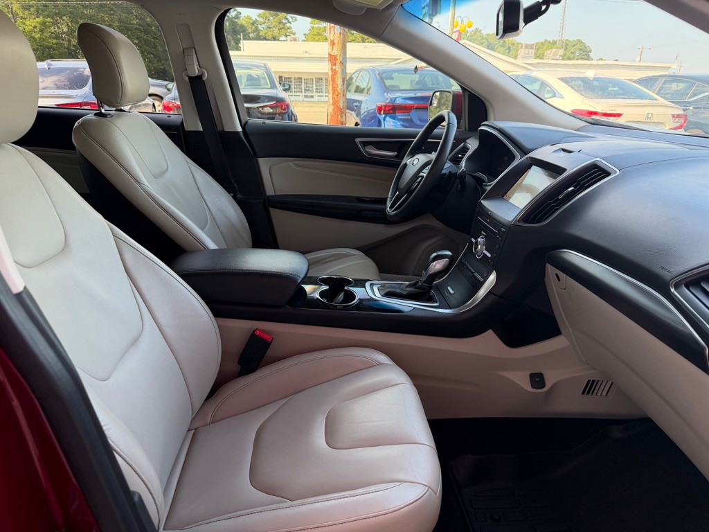 2018 Ford Edge Image 12