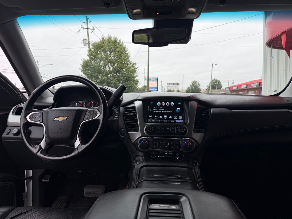 2016 Chevrolet Suburban Image 17