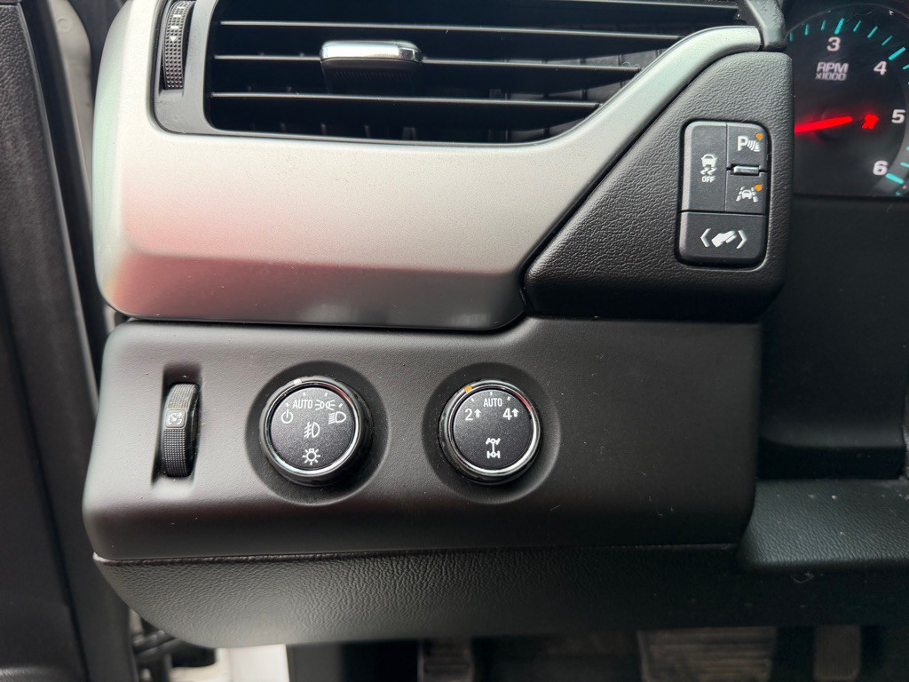 2016 Chevrolet Suburban Image 18