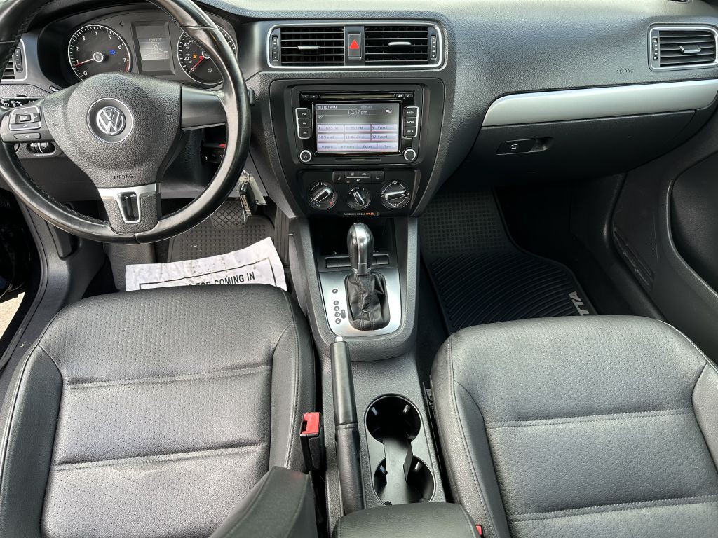 2013 Volkswagen Jetta Image 10