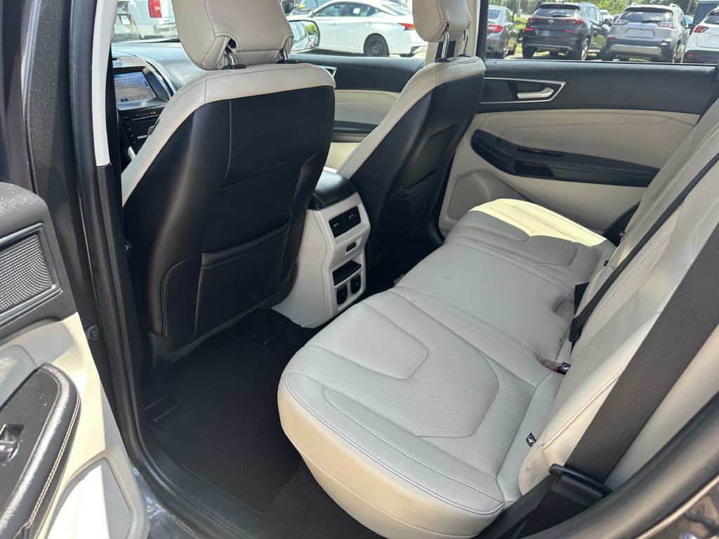2019 Ford Edge Image 9