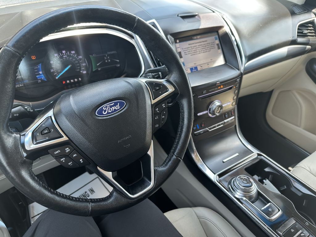 2019 Ford Edge Image 12