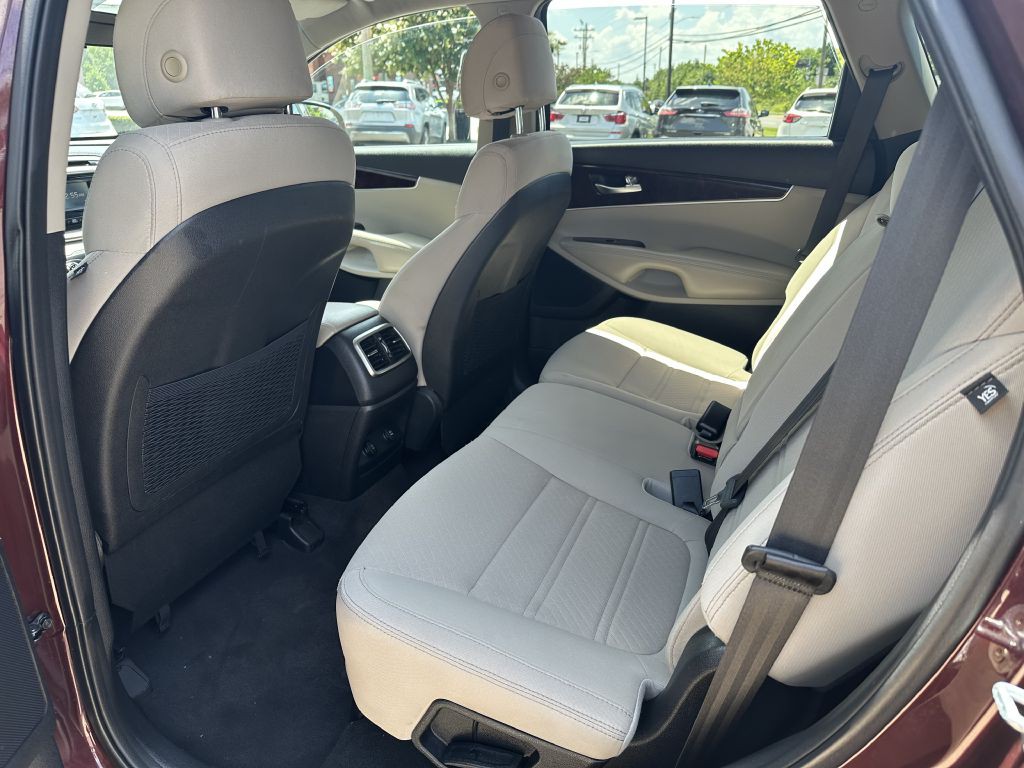 2017 Kia Sorento Image 9