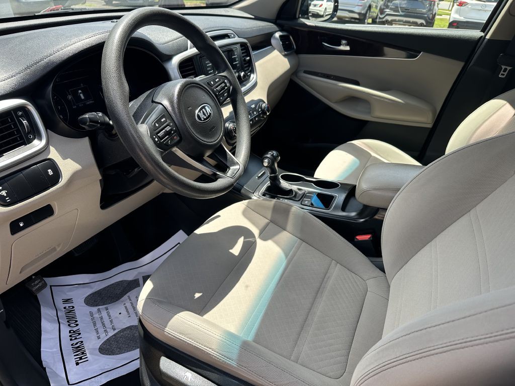2017 Kia Sorento Image 11