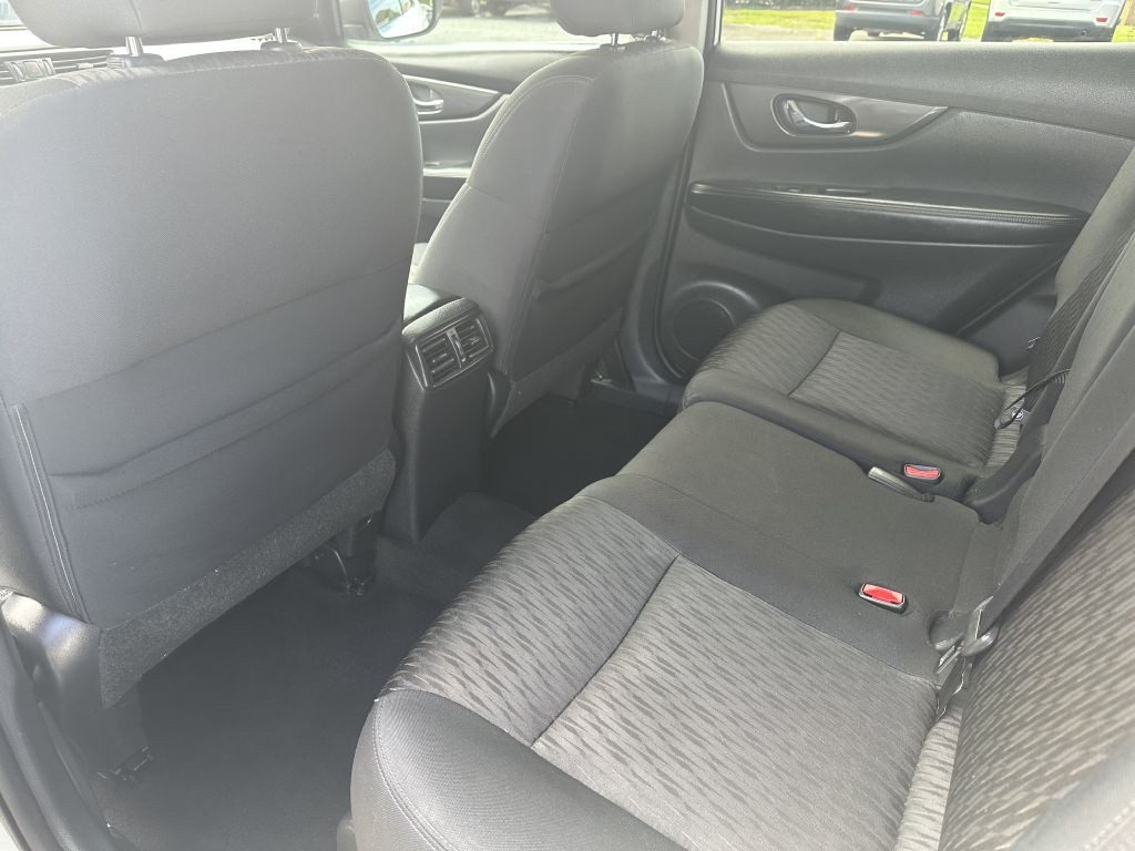 2017 Nissan Rogue Image 9