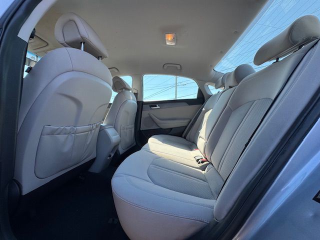 2017 Hyundai Sonata Image 4
