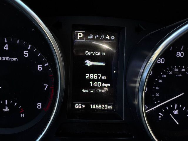 2017 Hyundai Santa Fe Sport Image 2